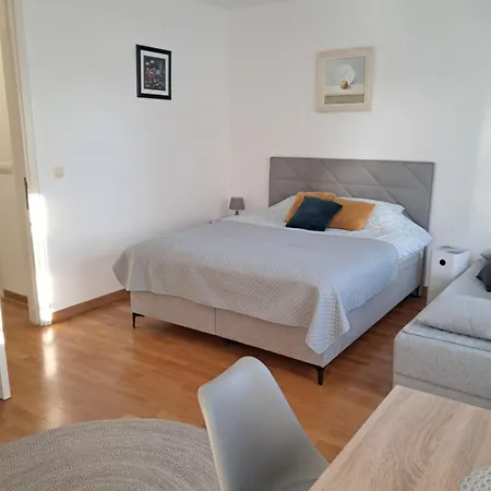 Manhattan Seboj Belvil * Βελιγράδι